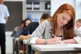 Bezplatné školství? Rodiče platí tisíce za pracovní sešity - Novinky